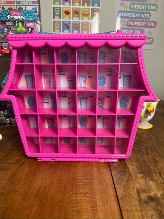 Disney Other - Doorable collection case